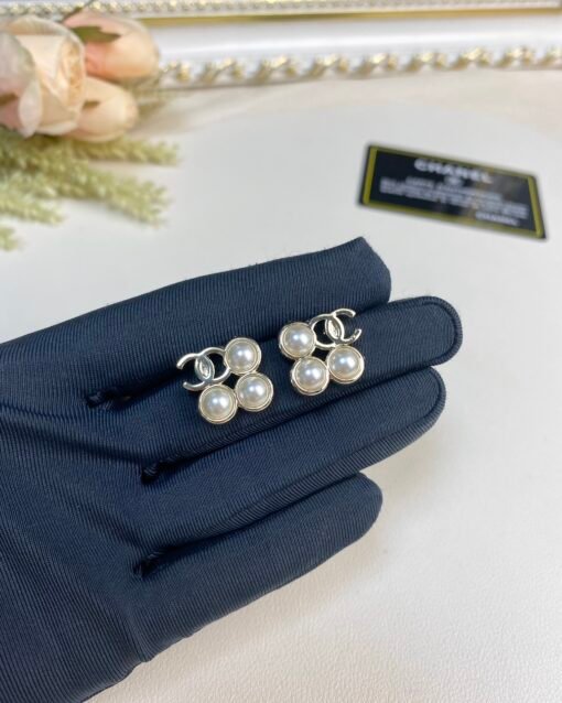 Chanel new style pearl square small earrings - Image 7