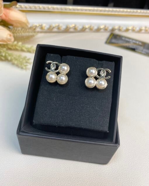Chanel new style pearl square small earrings