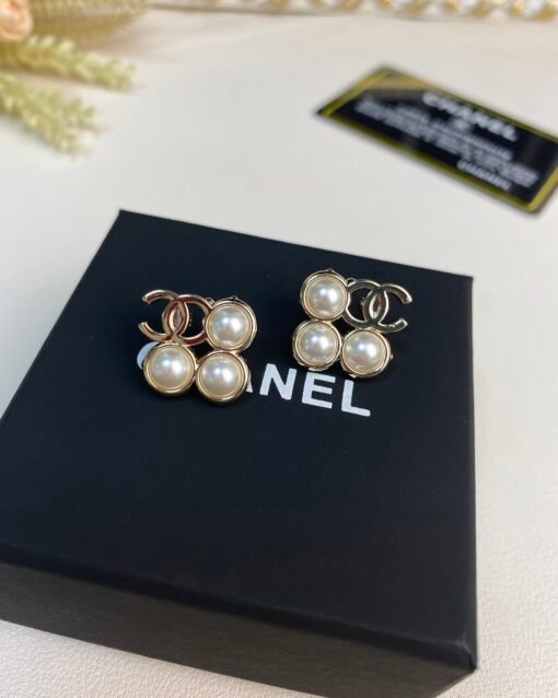 Chanel new style pearl square small earrings - Image 3