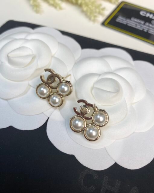 Chanel new style pearl square small earrings - Image 6