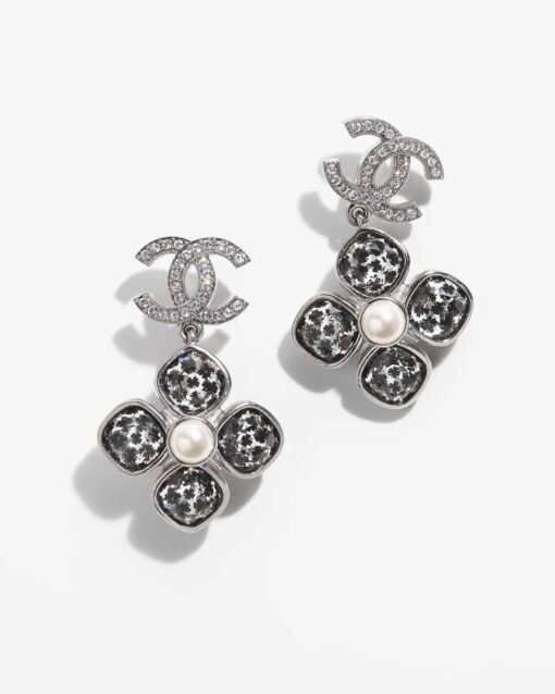 Chanel new four-leaf clover zircon diamond-set double c-pendant earrings