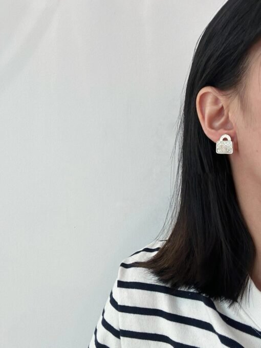 24S White Pink Enamel Bag Earrings
Ear effect - Image 9