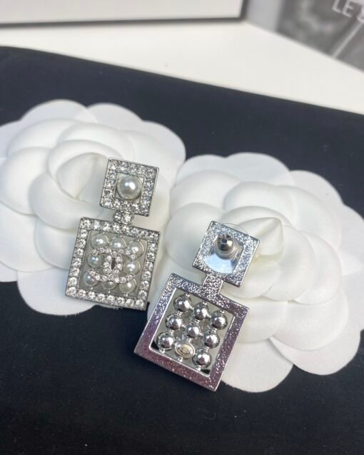 Chanel new style high-end full diamond pearl inlay square earrings - Image 7