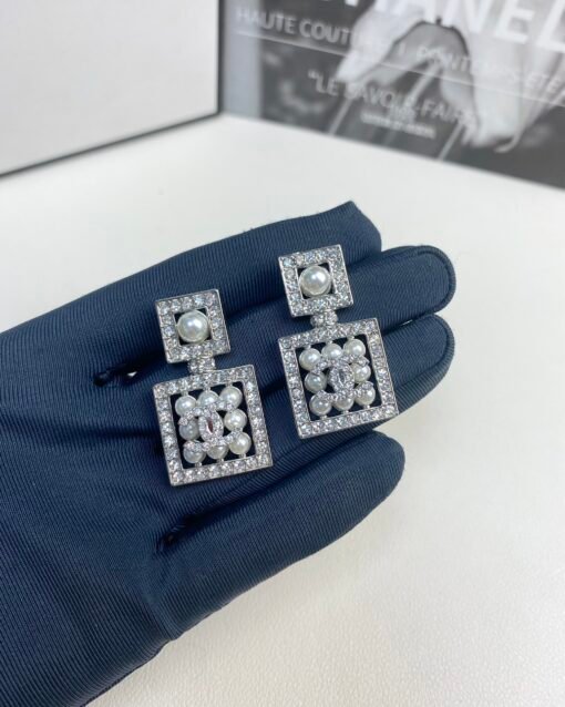 Chanel new style high-end full diamond pearl inlay square earrings - Image 4