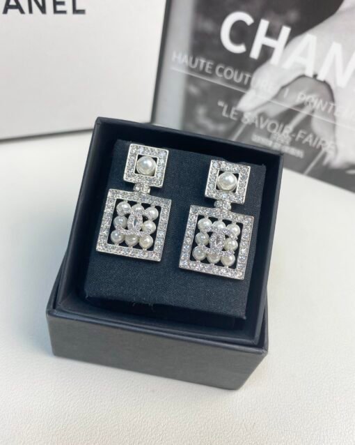 Chanel new style high-end full diamond pearl inlay square earrings - Image 5