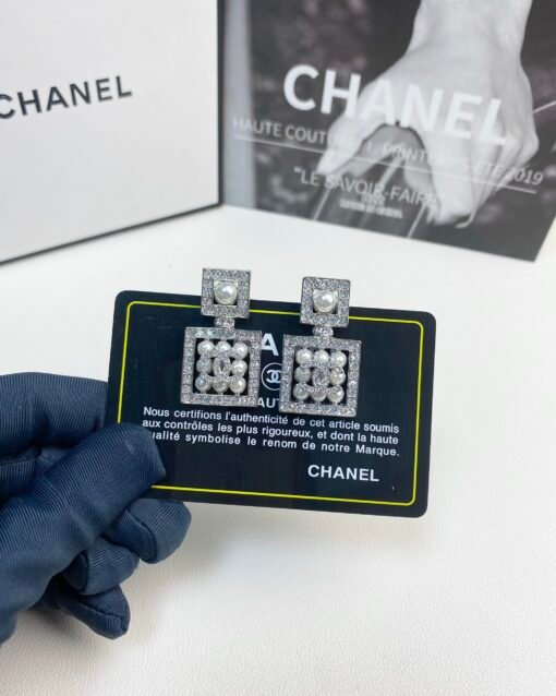 Chanel new style high-end full diamond pearl inlay square earrings - Image 6