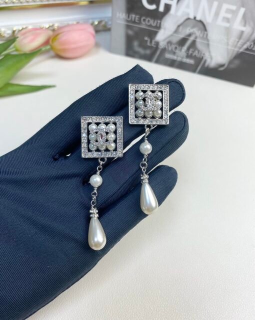 Chanel new style high-end full diamond pearl inlay cube water drop
Long earrings - Image 5