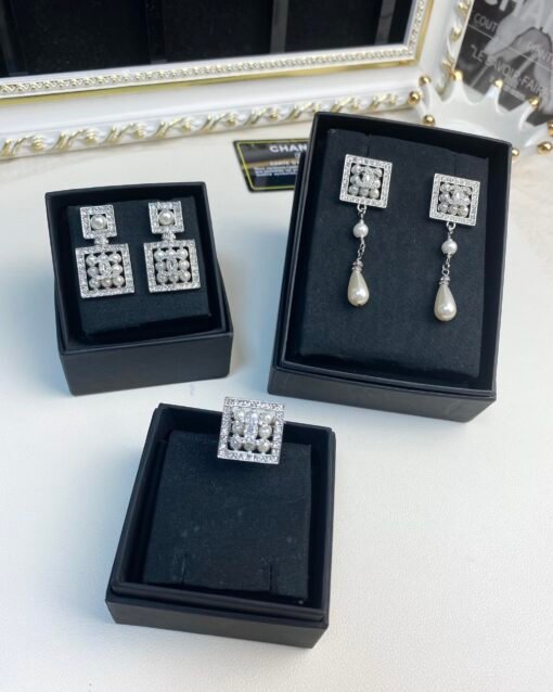 Chanel new style high-end full diamond pearl inlay cube water drop
Long earrings - Image 3