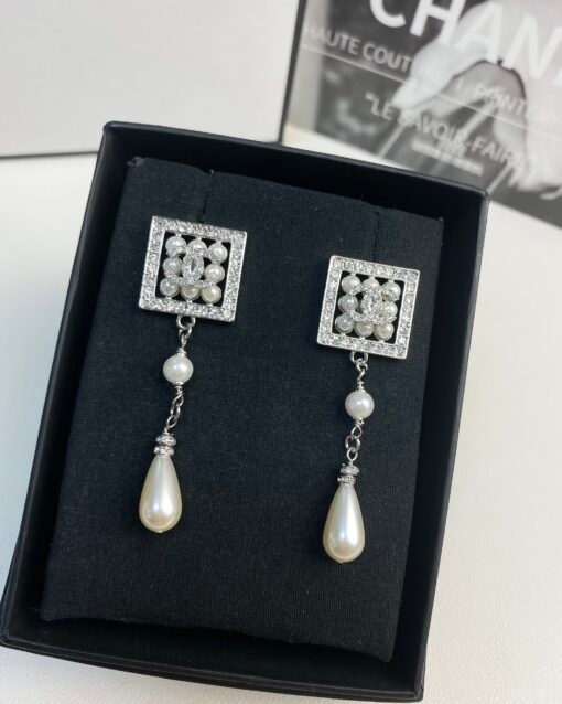 Chanel new style high-end full diamond pearl inlay cube water drop
Long earrings