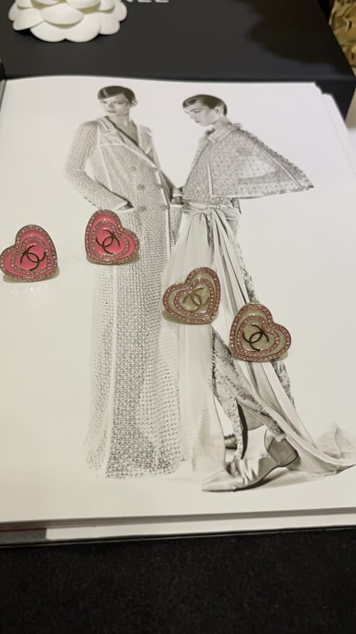 s new love earrings collection·Pink and white

Girlish heart and noble coexist
Exquisite and versatile upper ears, beautiful atmosphere