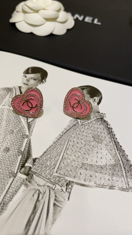 s new love earrings collection·Pink and white

Girlish heart and noble coexist
Exquisite and versatile upper ears, beautiful atmosphere - Image 3