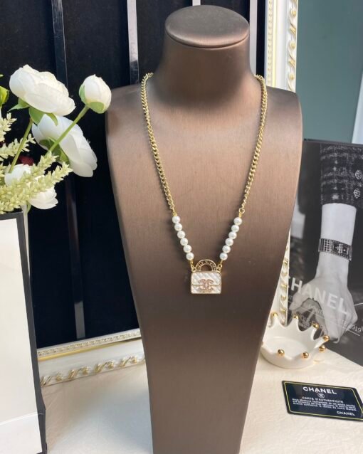Chanel new style white diamond-shaped bag with pink diamond double C pearl necklace - Image 8