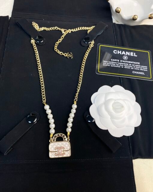 Chanel new style white diamond-shaped bag with pink diamond double C pearl necklace - Image 6
