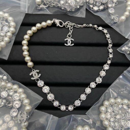 8 Grandma's round crystal diamond pearl necklace arrives