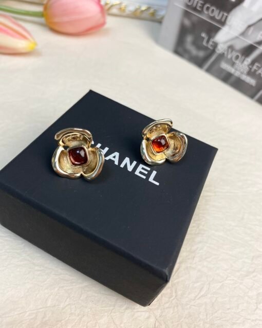 Chanel new style amber square diamond camellia earrings - Image 6