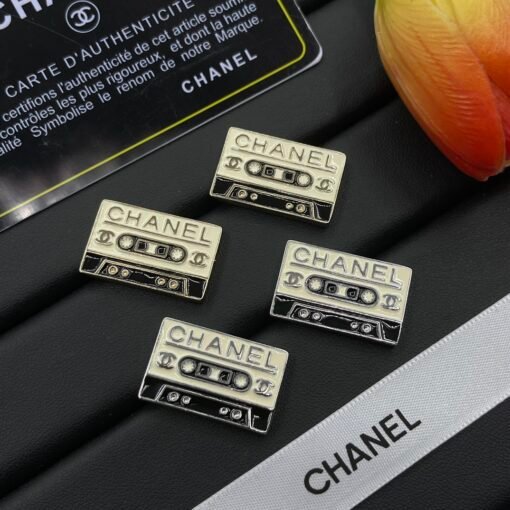 Chanel new earrings - Image 7
