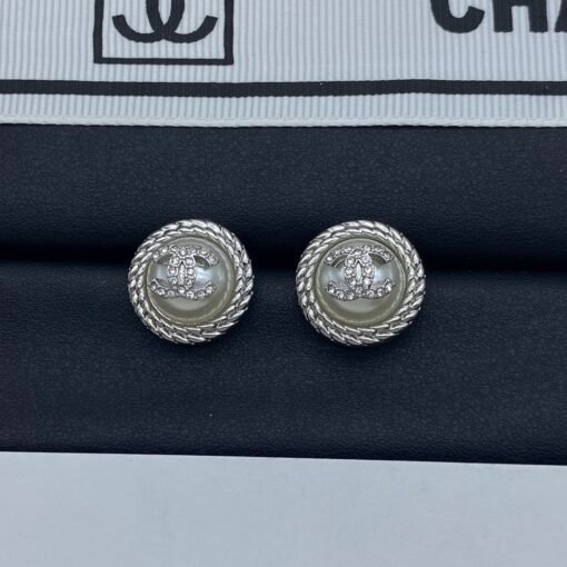 Chanel new earrings - Image 4