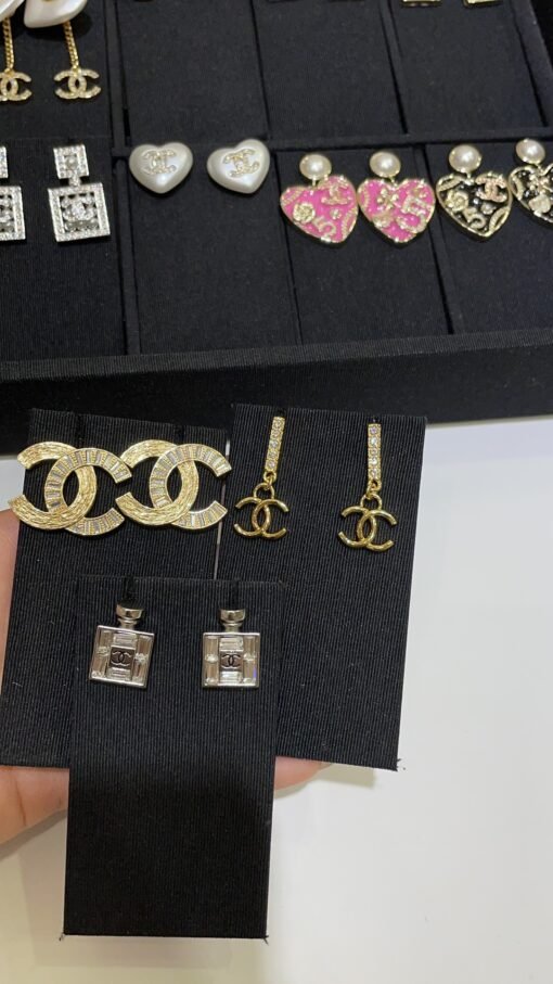 e latest collection of stud earrings
24new - Image 2