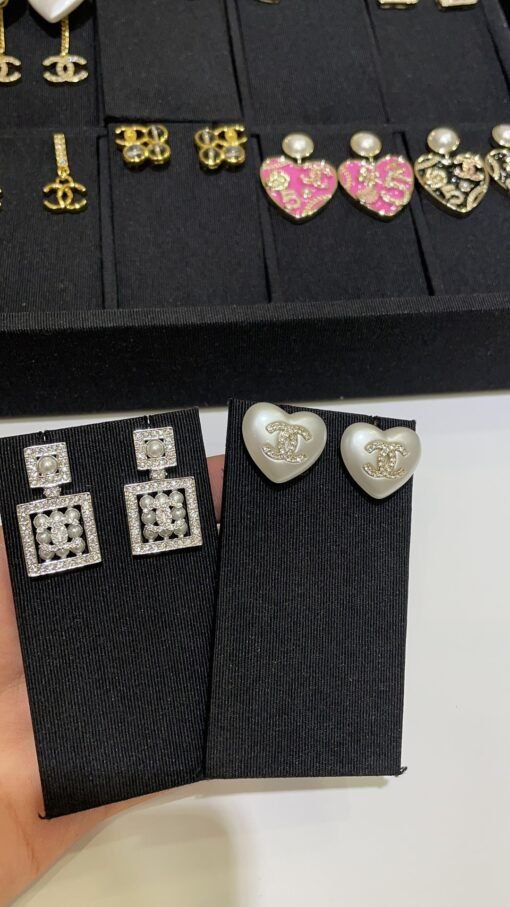 e latest collection of stud earrings
24new - Image 5