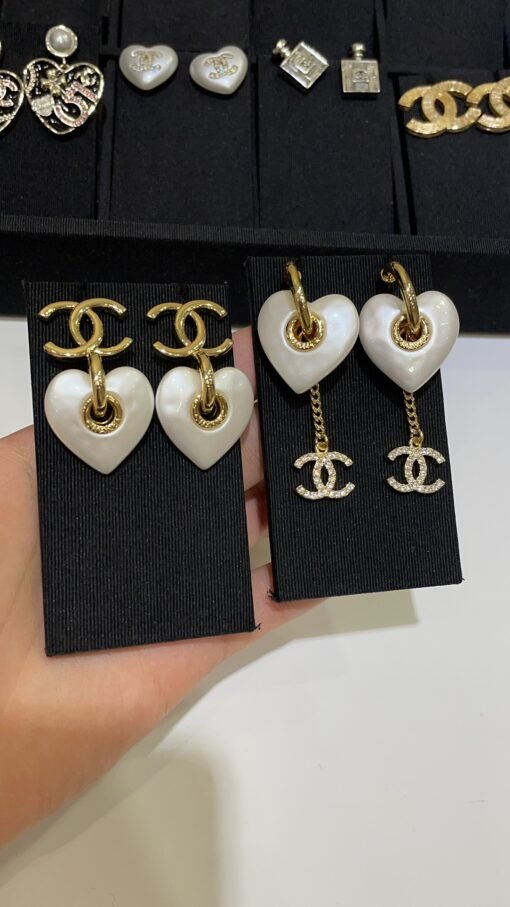 e latest collection of stud earrings
24new - Image 3