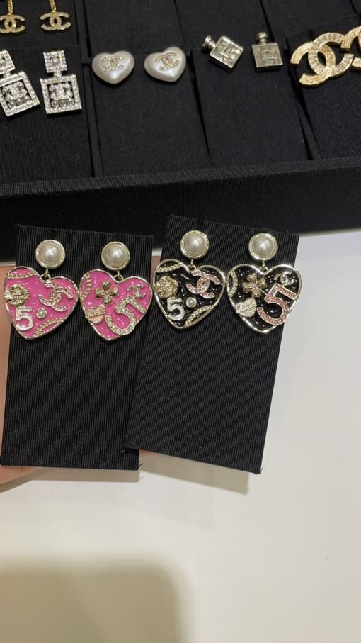 e latest collection of stud earrings
24new