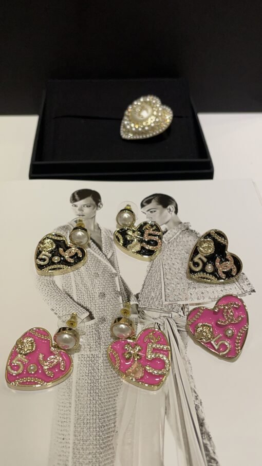 s new enamel love two colors collection
Brooch Earrings
y2k Millennial hot girls must be beautiful and versatile