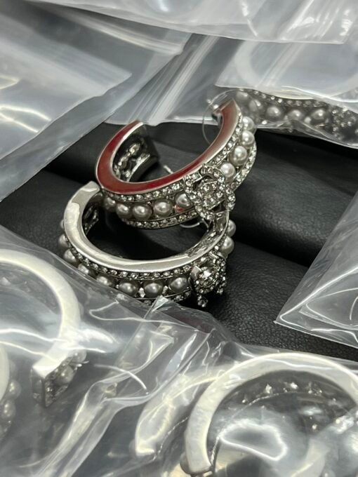 Chanel new silver full diamond pearl earrings - Image 3