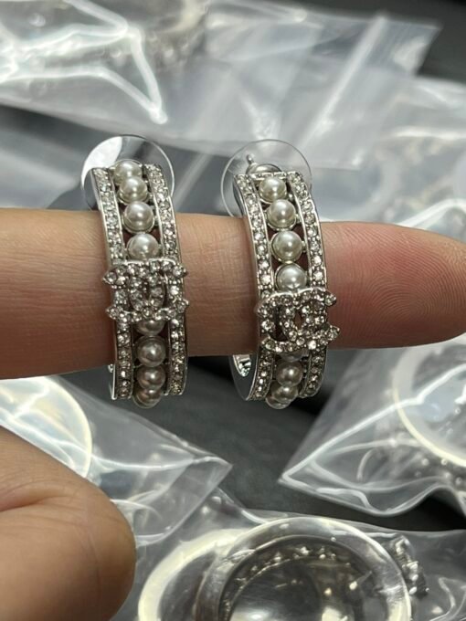 Chanel new silver full diamond pearl earrings - Image 4