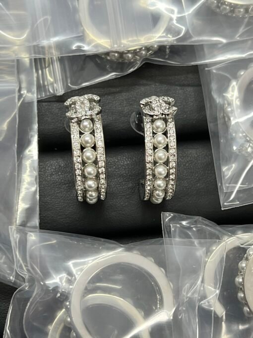 Chanel new silver full diamond pearl earrings - Image 2