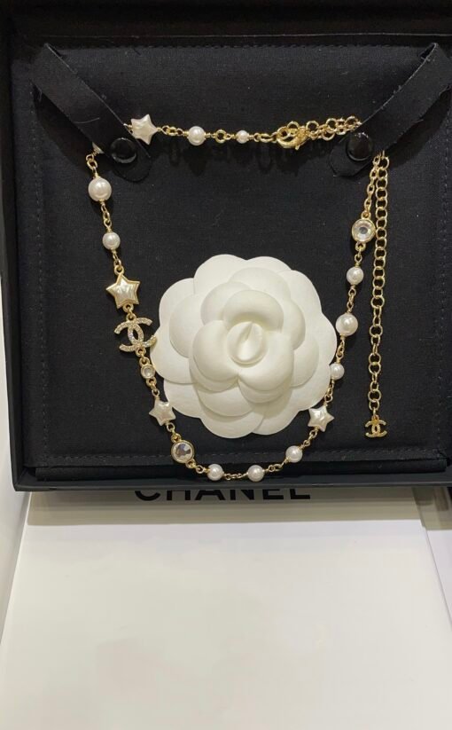 0 New product today necklace
 24C new gold rhinestone double C star pearl necklace

A beautiful and exquisite model for everyday life, full of exquisiteness
The three-dimensional and plump little stars have a very vintage flavor
Especially the texture of the concave and convex surface is very lively and cute