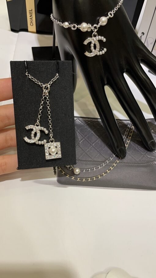 Double pendant style arrived today
 24s new pearl rhinestone hollow square double C silver necklace - Image 3