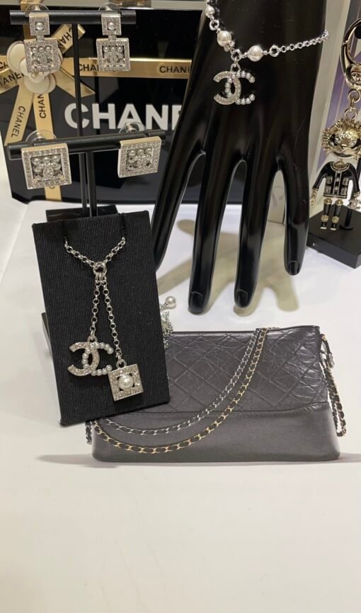 Double pendant style arrived today
 24s new pearl rhinestone hollow square double C silver necklace - Image 8