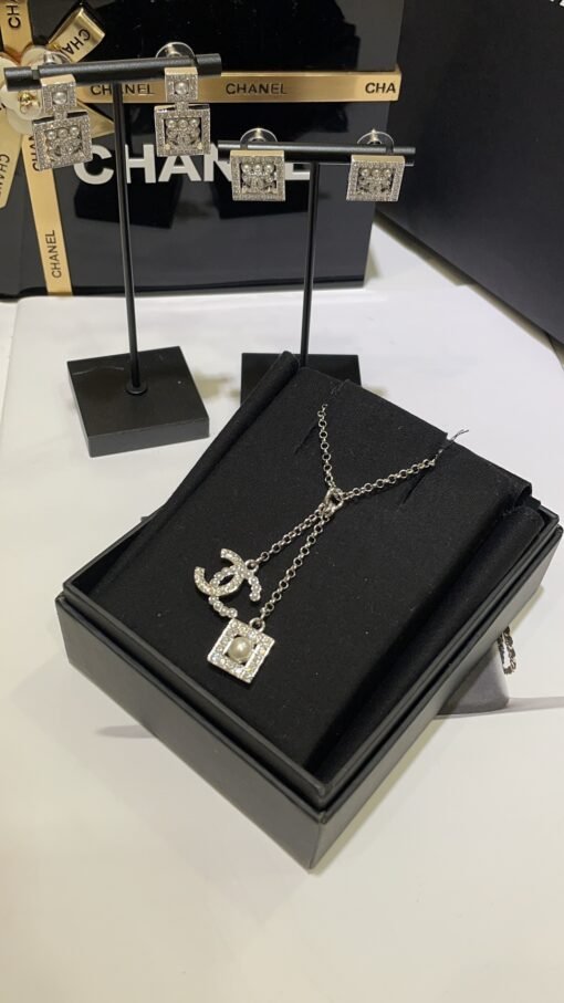 Double pendant style arrived today
 24s new pearl rhinestone hollow square double C silver necklace - Image 7