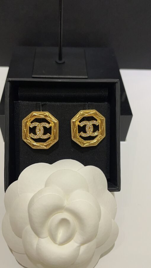 Advanced craftsmanship
 24A new gold full diamond double C diamond lattice stud earrings

Retro diamond pattern hollow octagonal shape is cute
Double C with diamonds inside is very recognizable
Simple and elegant style is super durable, with extra points for temperament - Image 6