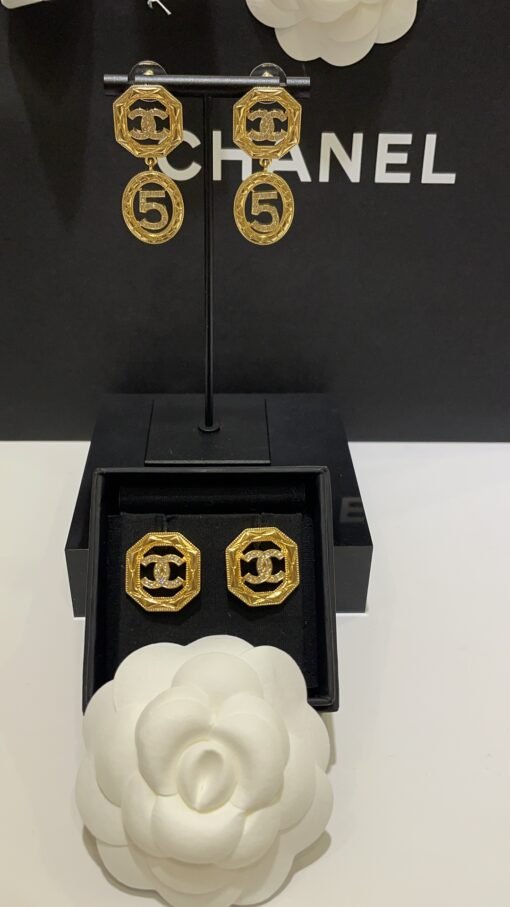 Advanced craftsmanship
 24A new gold full diamond double C diamond lattice stud earrings

Retro diamond pattern hollow octagonal shape is cute
Double C with diamonds inside is very recognizable
Simple and elegant style is super durable, with extra points for temperament - Image 2