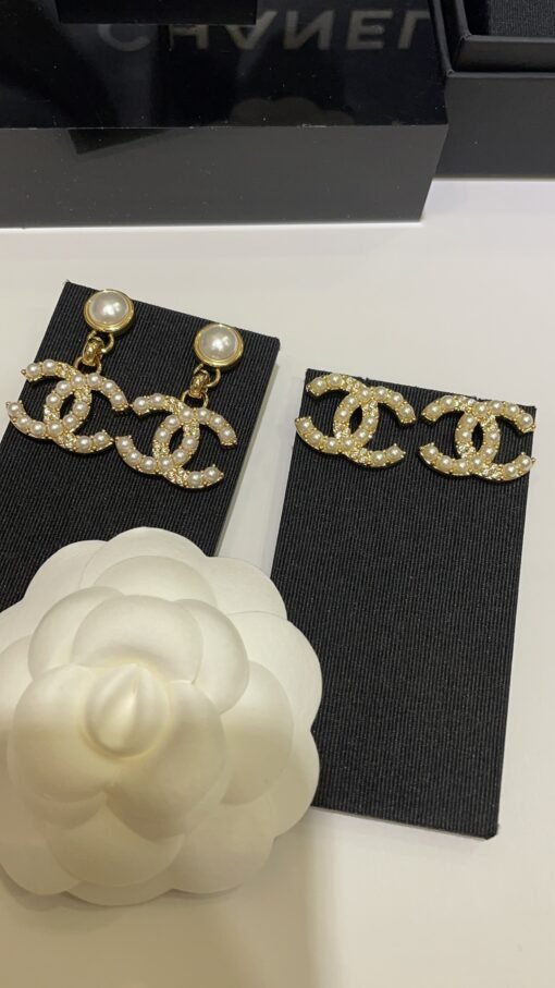 Purchase yb
 24A new rhinestones and pearl double C pendant gold earrings

Simple and noble pearl rhinestone double C design
Very rich and wealthy
Close your eyes and make no mistakes. The daily wear rate is extremely high - Image 7