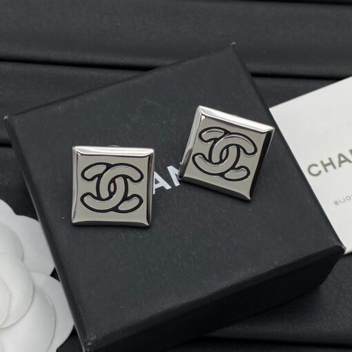 Chanel new earrings - Image 5