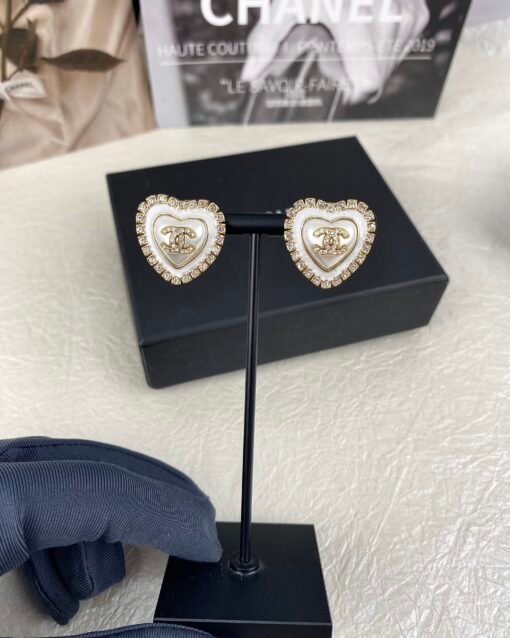 Chanel new style white peach heart resin diamond-set earrings - Image 4