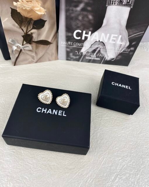 Chanel new style white peach heart resin diamond-set earrings - Image 3