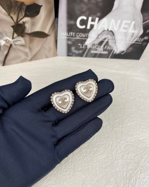 Chanel new style white peach heart resin diamond-set earrings - Image 5