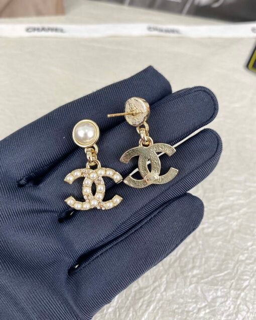 Chanel new style pearl diamond-set double C pendant earrings - Image 9
