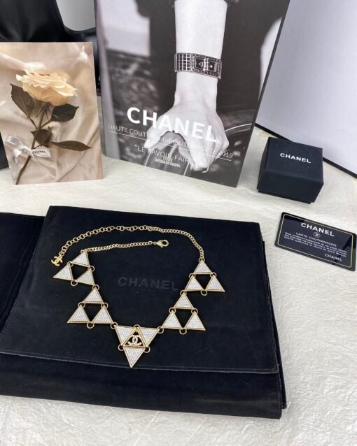Chanel new style, high-end heavy industry luxury version, triangle △ diamond-set geometric necklace - Image 2
