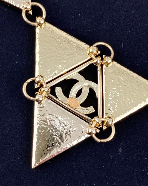Chanel new style, high-end heavy industry luxury version, triangle △ diamond-set geometric necklace - Image 7