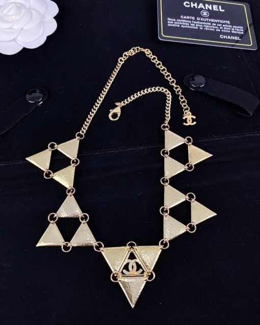 Chanel new style, high-end heavy industry luxury version, triangle △ diamond-set geometric necklace - Image 6