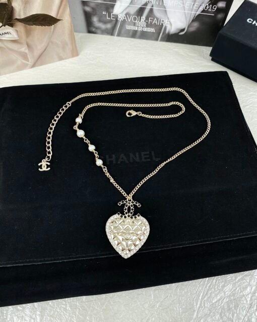 Chanel new style love heart plaid glossy diamond inlaid black diamond double C long necklace