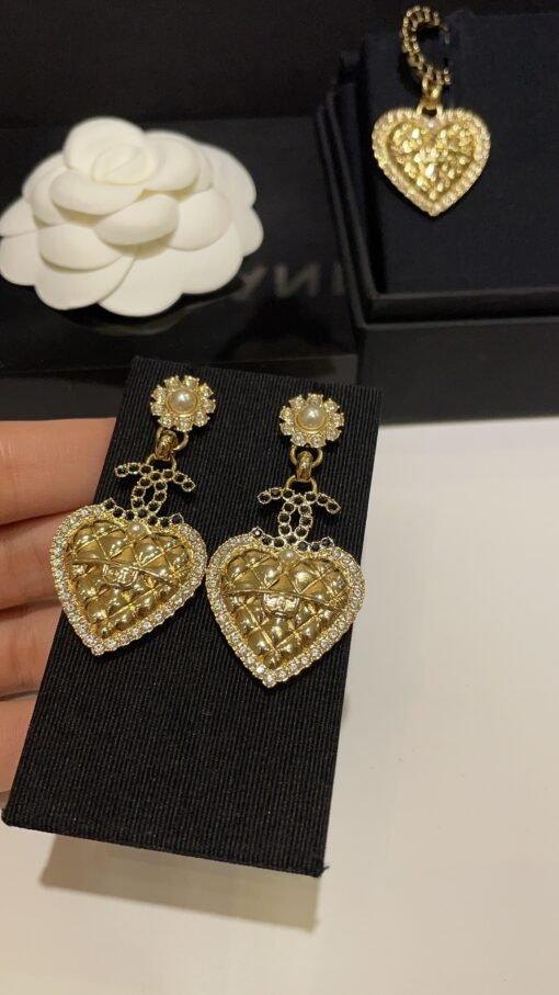 24A new black diamond double C gold diamond plaid heart pendant earrings - Image 6