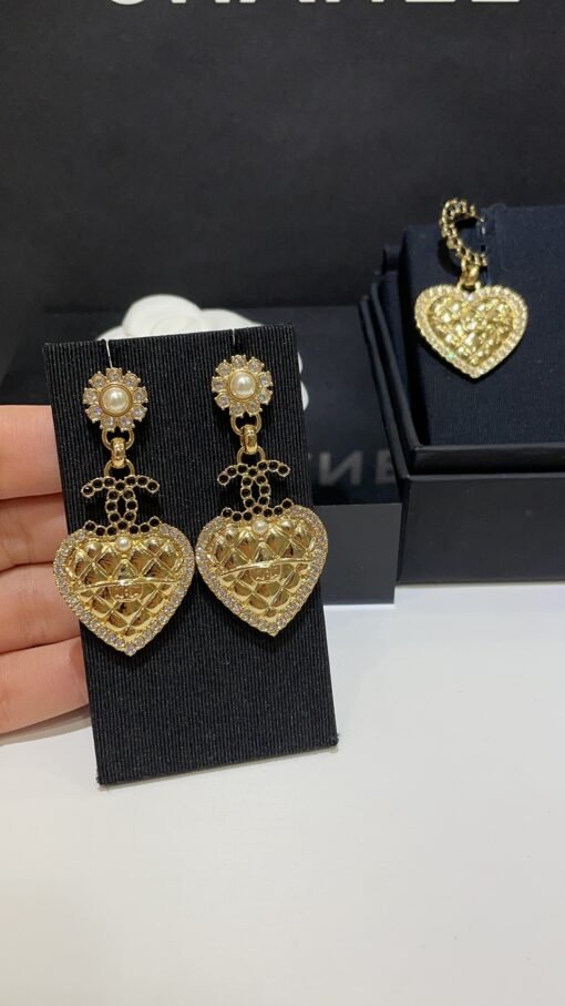 24A new black diamond double C gold diamond plaid heart pendant earrings - Image 7