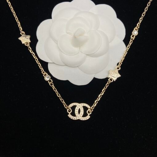 Chanel Double C Five-pointed Star Necklace
A look of heart moves
Gentle and elegant five-pointed star combination is really beautiful - Image 5