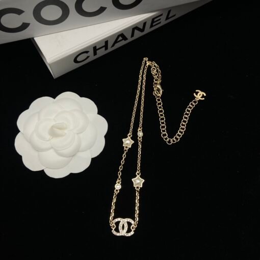 Chanel Double C Five-pointed Star Necklace
A look of heart moves
Gentle and elegant five-pointed star combination is really beautiful - Image 3