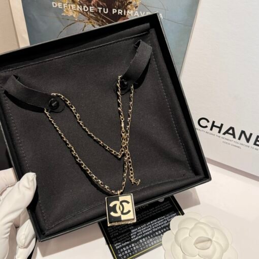 Chanel 24a new model
Light gold black LOGO square leather necklace - Image 4